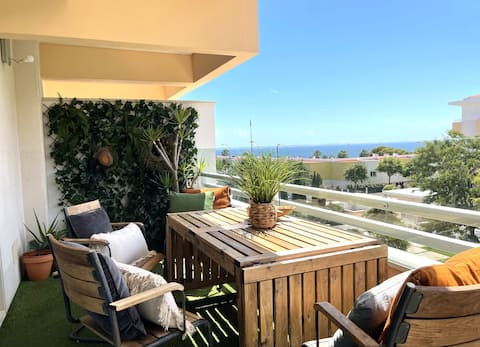 Luxury Private Condo, Pool, near Beach, Parking