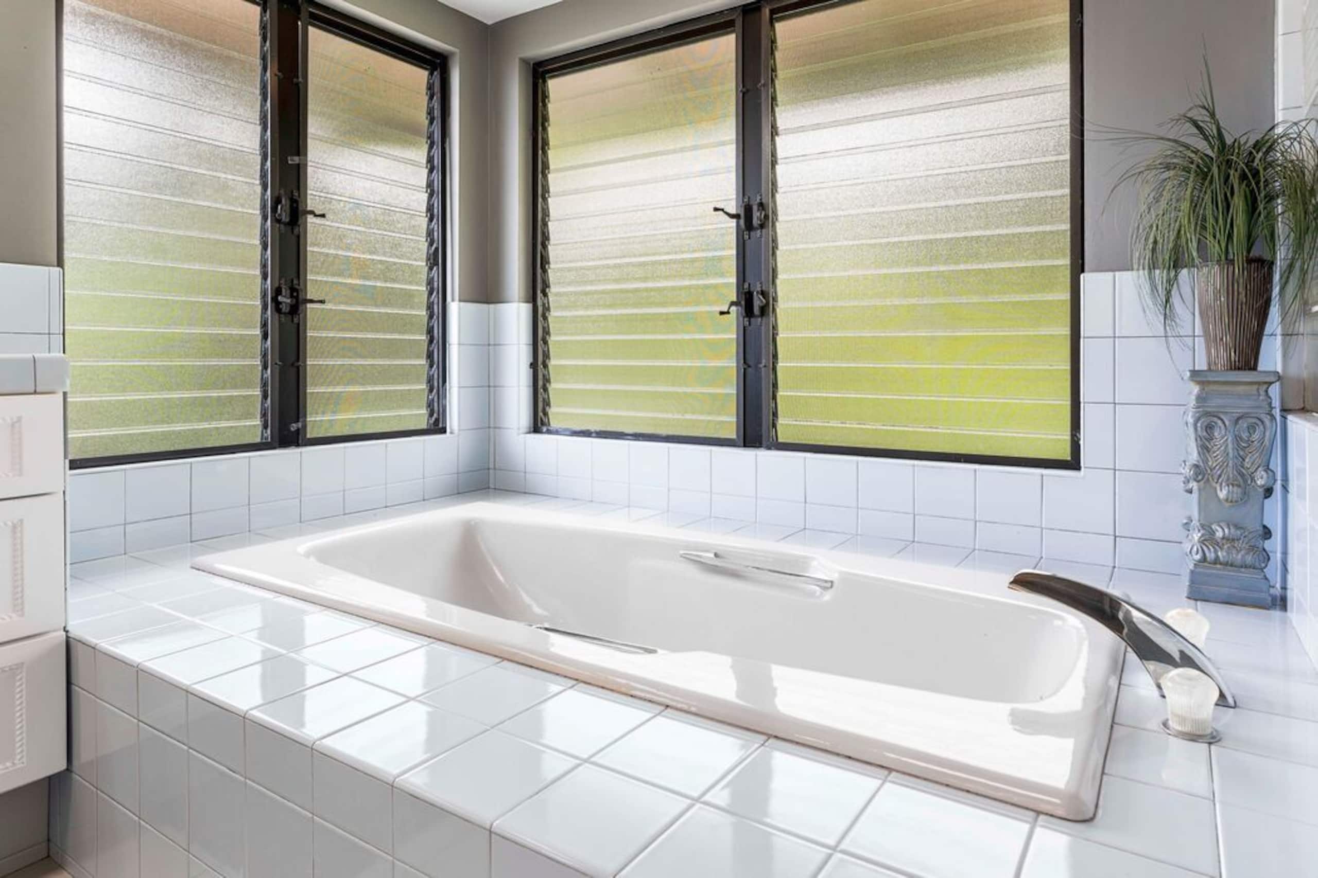 Home in Kailua-Kona · ★5.0 · 3 bedrooms · 4 beds · 2.5 baths - Image 34