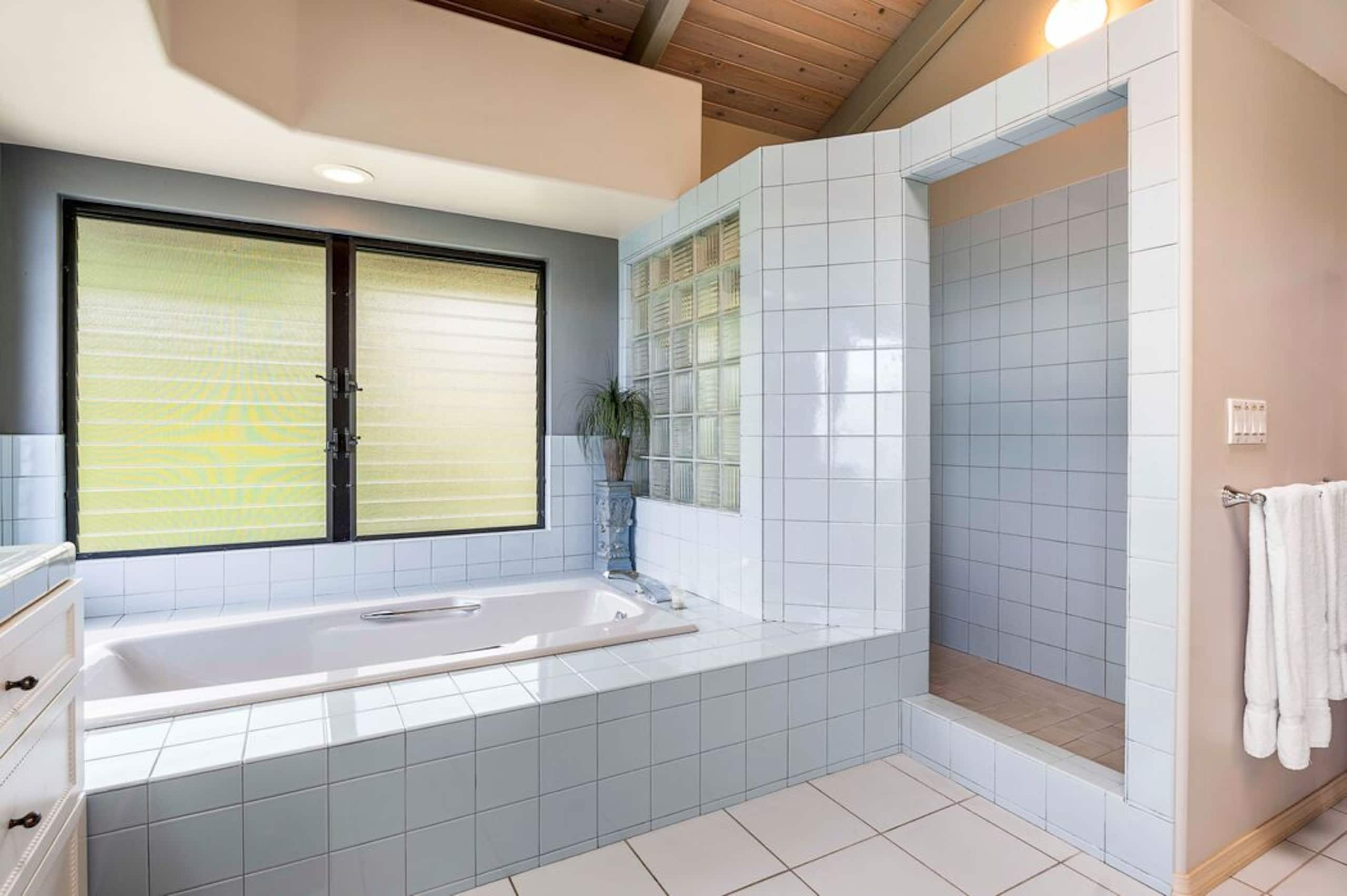 Home in Kailua-Kona · ★5.0 · 3 bedrooms · 4 beds · 2.5 baths - Image 35