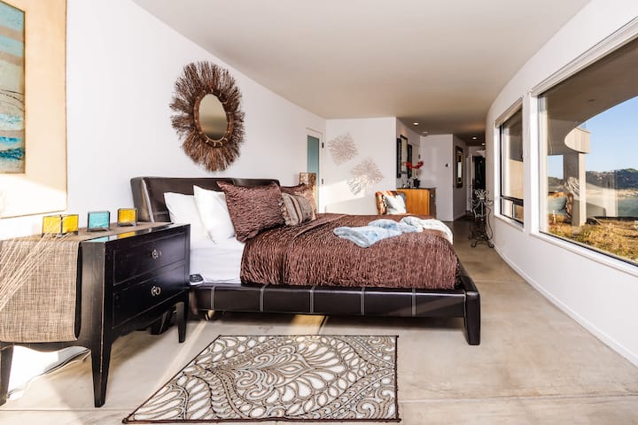 Кралски апартамент на първия етаж с камина на дърва и невероятен изглед 