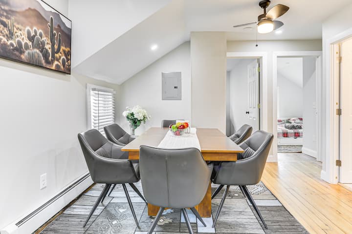 Bring Your Pets: Apt In Watchemoket Neighborhood! - Rhode Island