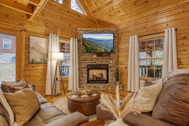 Gatlinburg Getaway - Downtown, Hot Tub, Theatre - Gatlinburg, TN