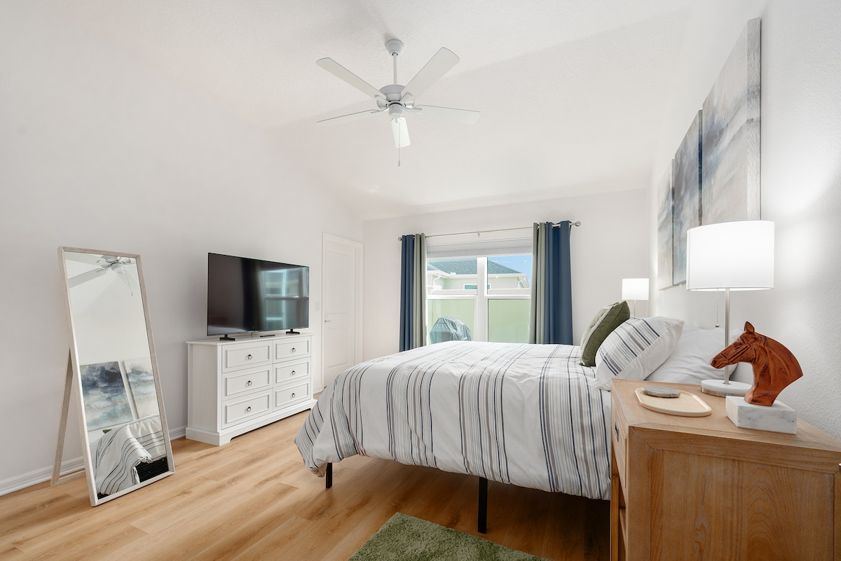 Glavni krevet – veliki bračni krevet – TV s ravnim zaslonom, garderoba i privatna kupaonica