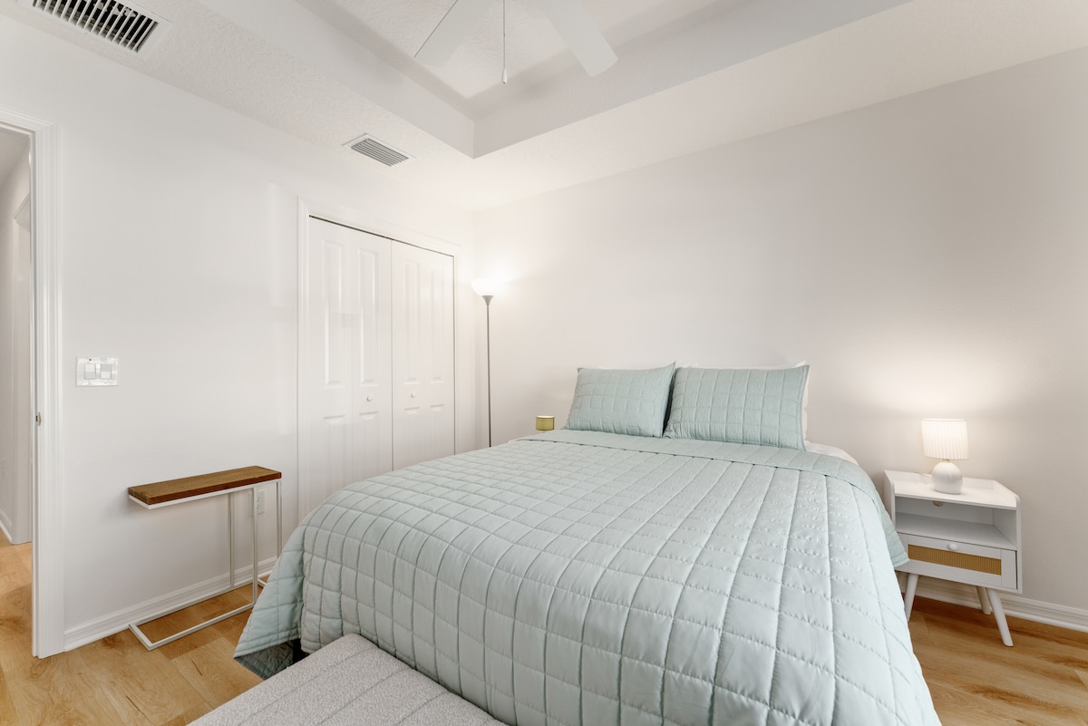 Gostinjska spavaća soba 2 s ormarom