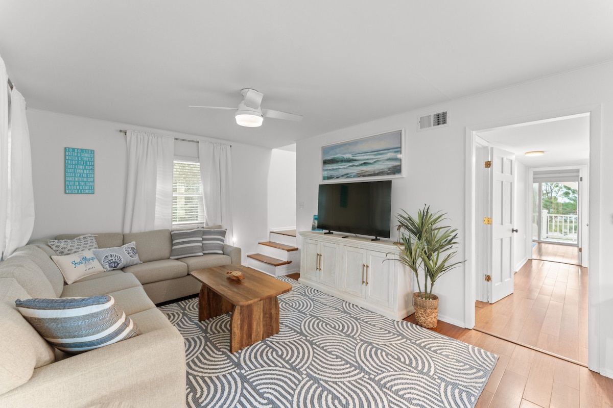 Útulný pobrežný šarm v otvorenom obytnom priestore – ideálne na oddych po dňoch na pláži