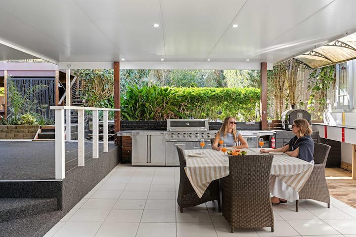 Beach Break: Firepit & Outdoor Entertaining - Caloundra