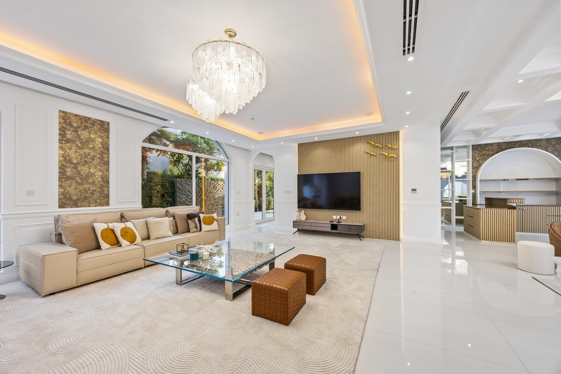Luxury Villa w/ Pool, Cinema & Spa - Jumeirah Golf - 3