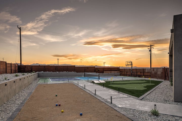 Obsidian House | Pool, Pickleball, Sauna & More - Houses for Rent