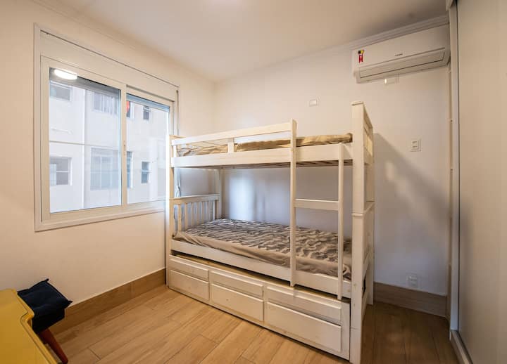 صورة للغرفة بأكملها وغرفة النوم والإطلالة (من العقار / غرفة النوم)