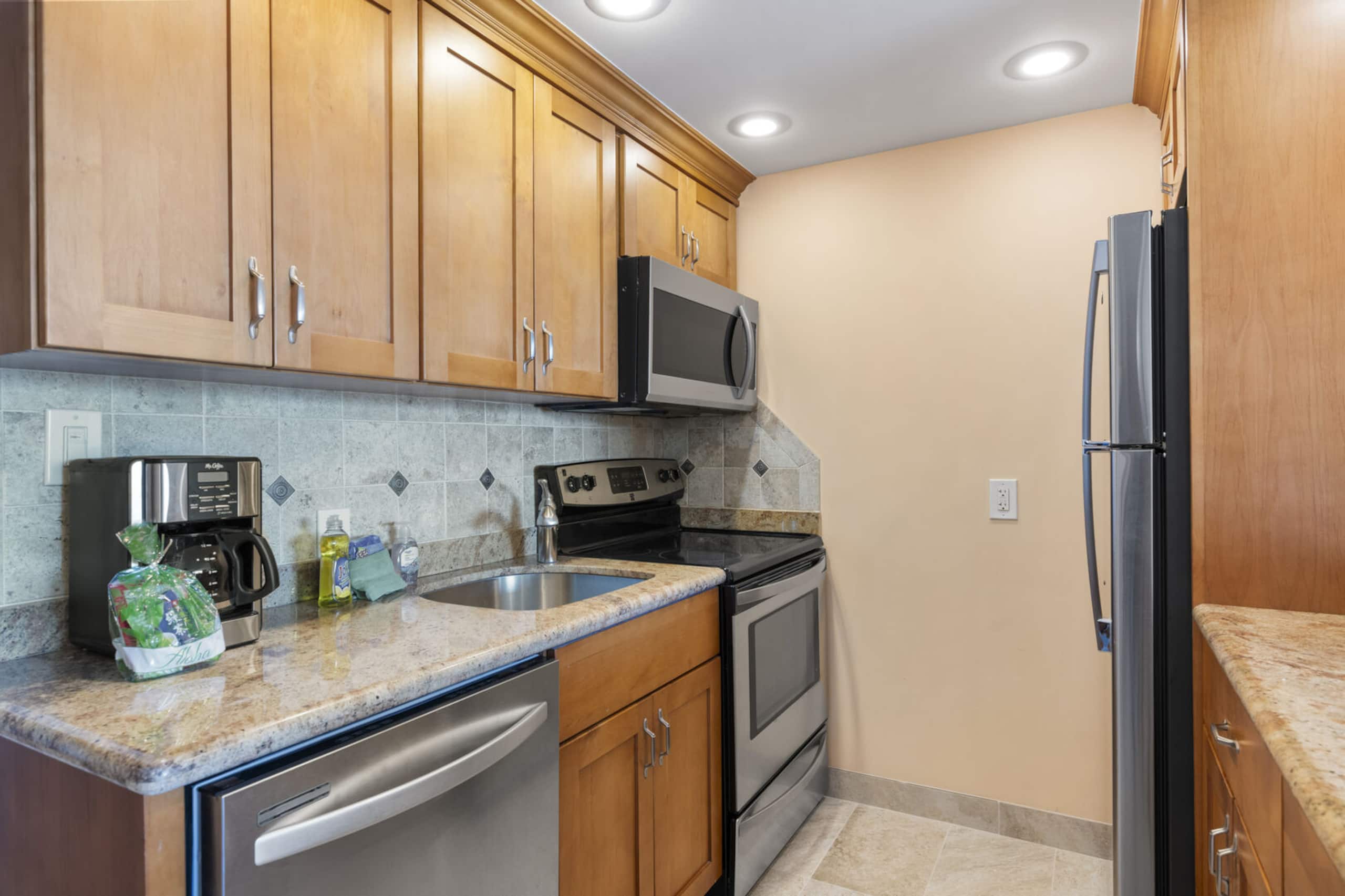 Condo in Lahaina · ★5.0 · Studio · 1 private bath - Image 14