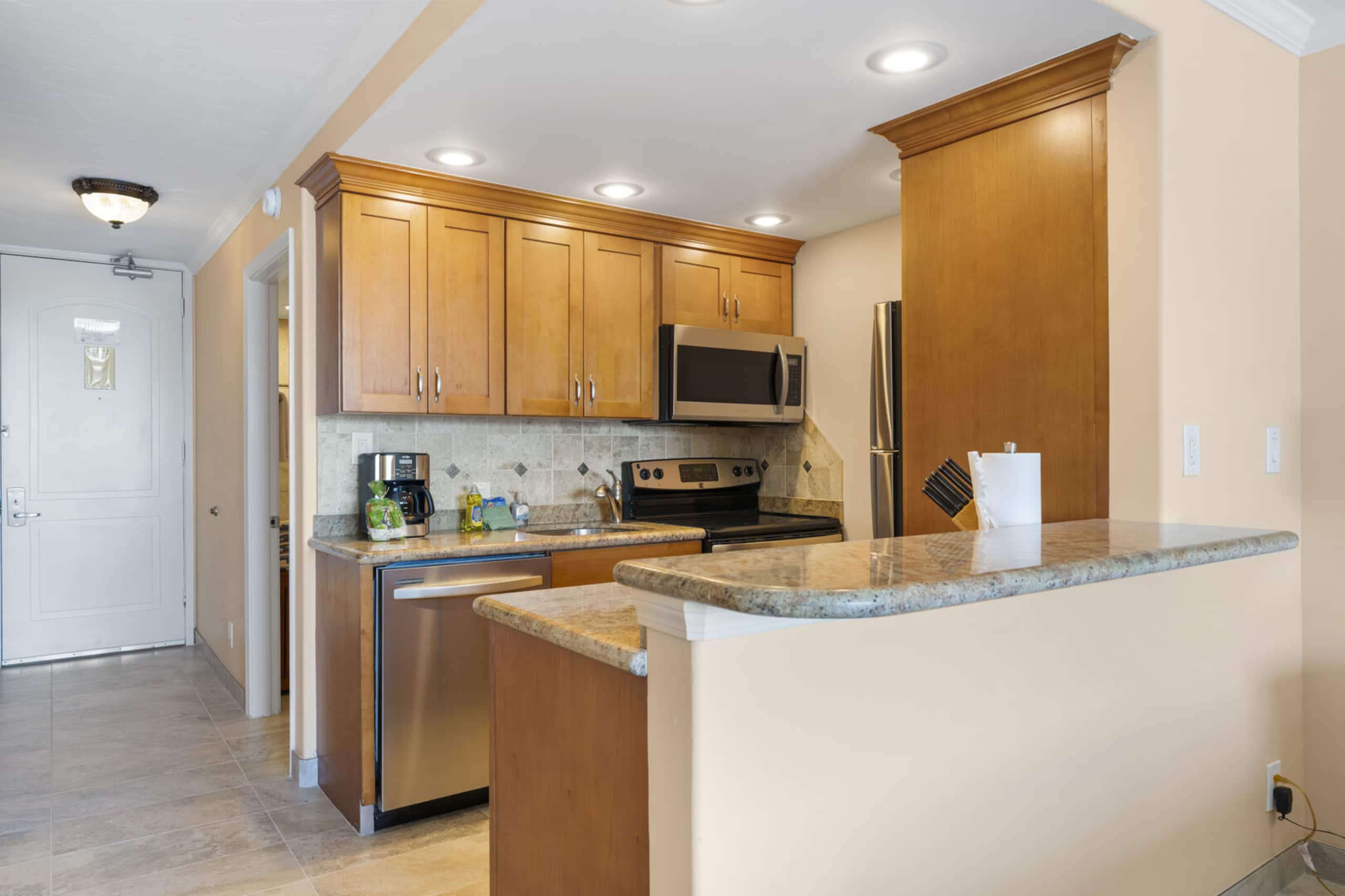 Condo in Lahaina · ★5.0 · Studio · 1 private bath - Image 13