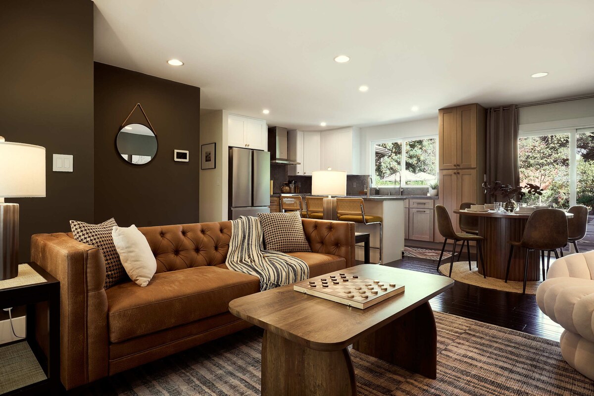 Top performing Airbnb: Designer Hollywood Hills Hideaway near Universal in Hollywood Hills