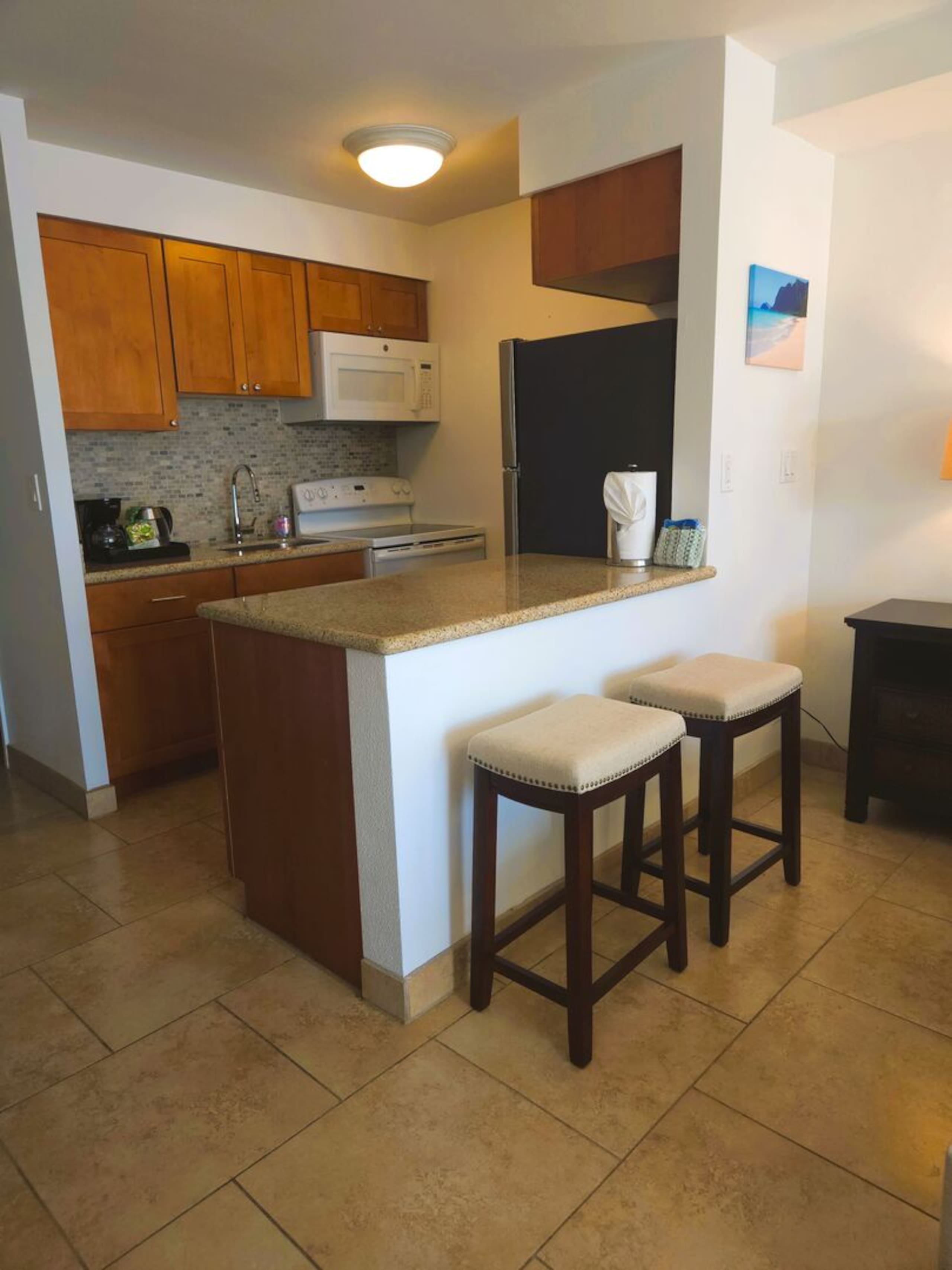 Oceanfront Studio Escape – Lahaina Shores 421 - Image 13