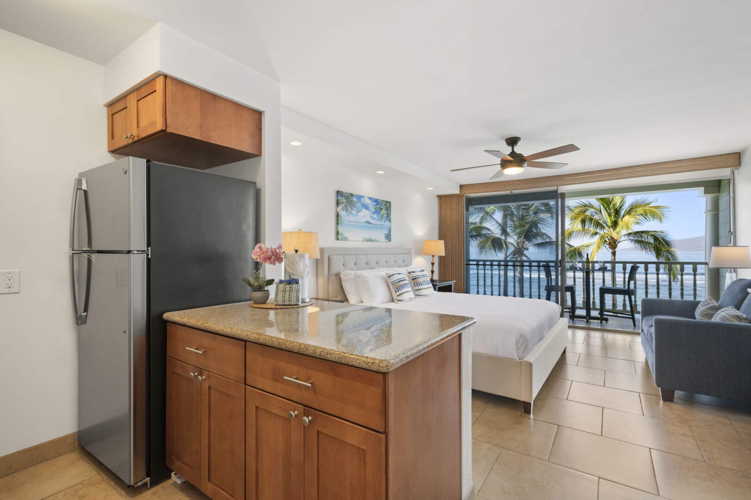 Oceanfront Studio Escape – Lahaina Shores 421 - Image 15