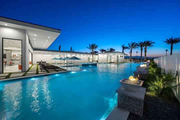 Bravo Villa 10 | Pool + Pickleball | Sleeps 23