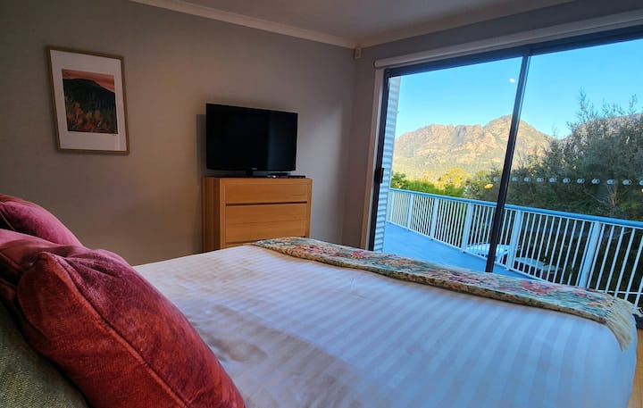 Tazama kutoka chumba kikuu cha kulala