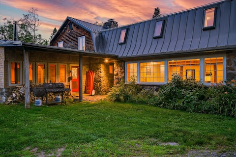4 Br Sleeps 8 - Kayaks - Fire Pit - Dog Friendly