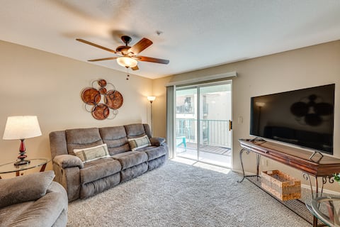 Community Pool & Gym: Apt 5 Mi to Laughlin Casinos