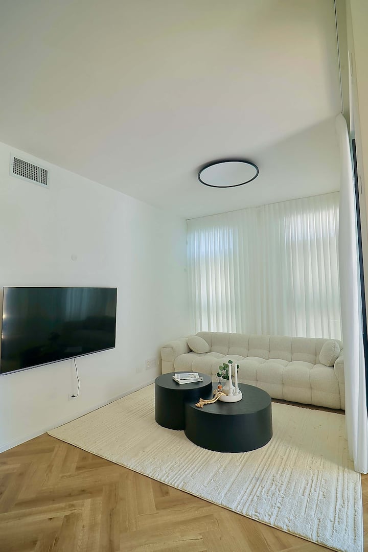 ტელევიზორის სივრცე, ელეგანტური დიზაინი