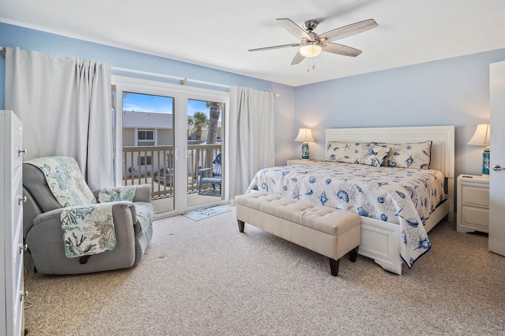 Peaceful Pet-friendly Stay On No-drive Beach - New Smyrna Beach, FL