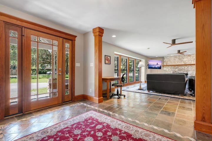 Booking Now! Lake, Pool, Spa, Man-cave, Game Room - Tallahassee, FL