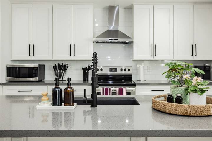 The Las Vegas Entertainer: Games, Location + Views gallery image 5