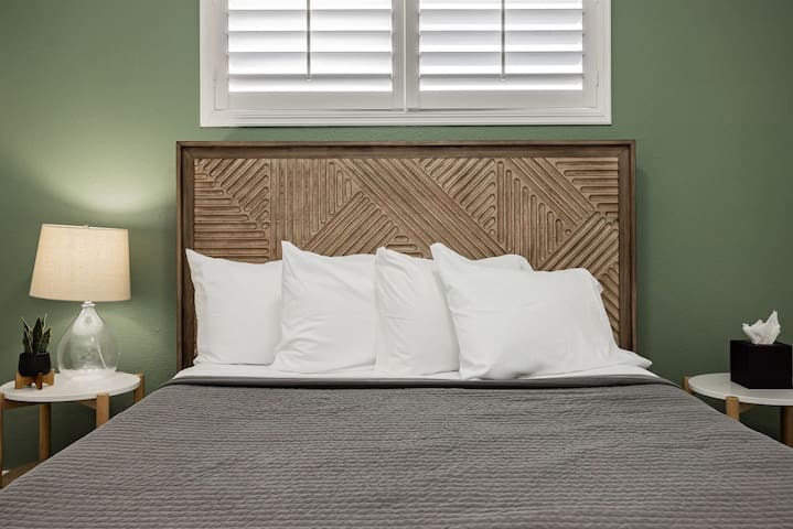 The Las Vegas Entertainer: Games, Location + Views gallery image 3