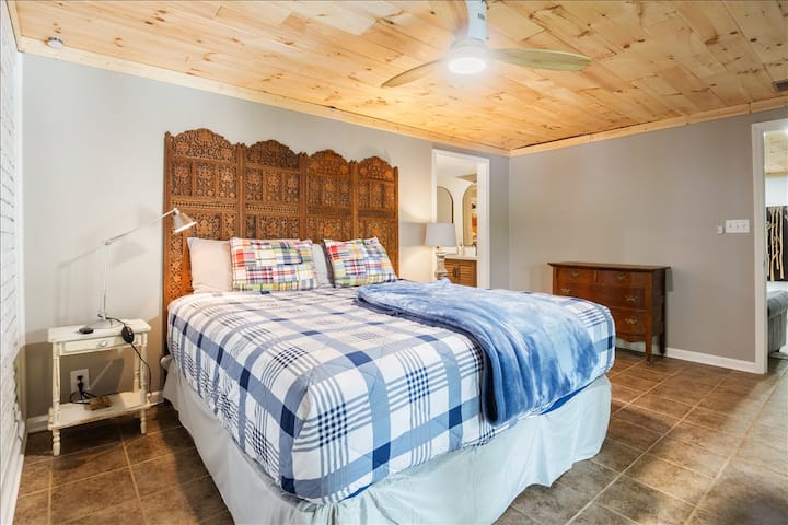 Hlavná spálňa na prízemí – manželská posteľ