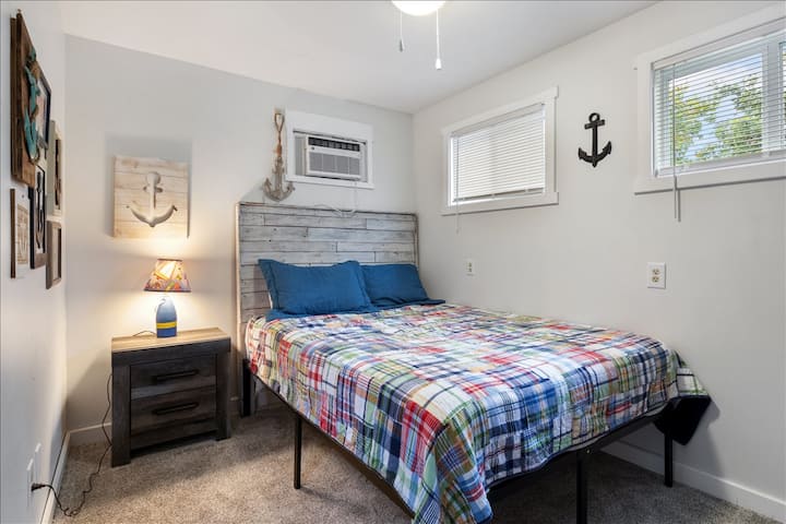 Spálňa v poschodovom dome - menšia manželská posteľ