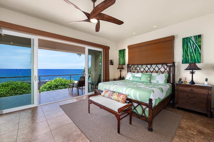 เตียงคิงไซส์ พัดลมเพดานสไตล์โคอา และประตูบานเลื่อนขนาดใหญ่ ทำให้สิ่งแรกที่คุณเห็นในแต่ละเช้าคือมหาสมุทรแปซิฟิกในเทคนิคัลเลอร์