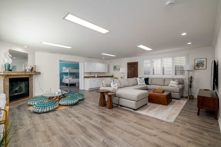 Huge House W/ Pool! Sleeps 16 | Bbq | Shuffleboard - San Diego, CA