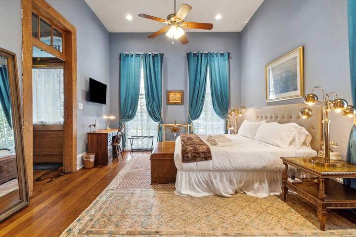 Victorian Villa w Pool & Hot Tub 5BR|6BA gallery image 4