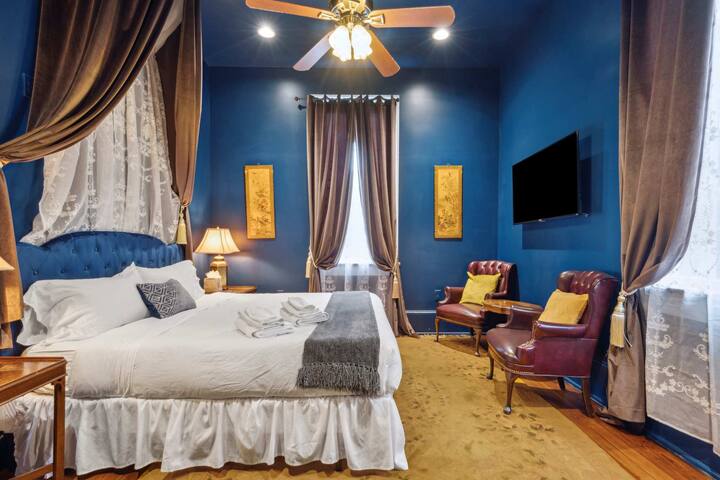 Victorian Villa w Pool & Hot Tub 5BR|6BA gallery image 3