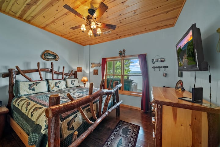 Спална соба 4 (долен кат) брачен кревет (широк 180-220 см)