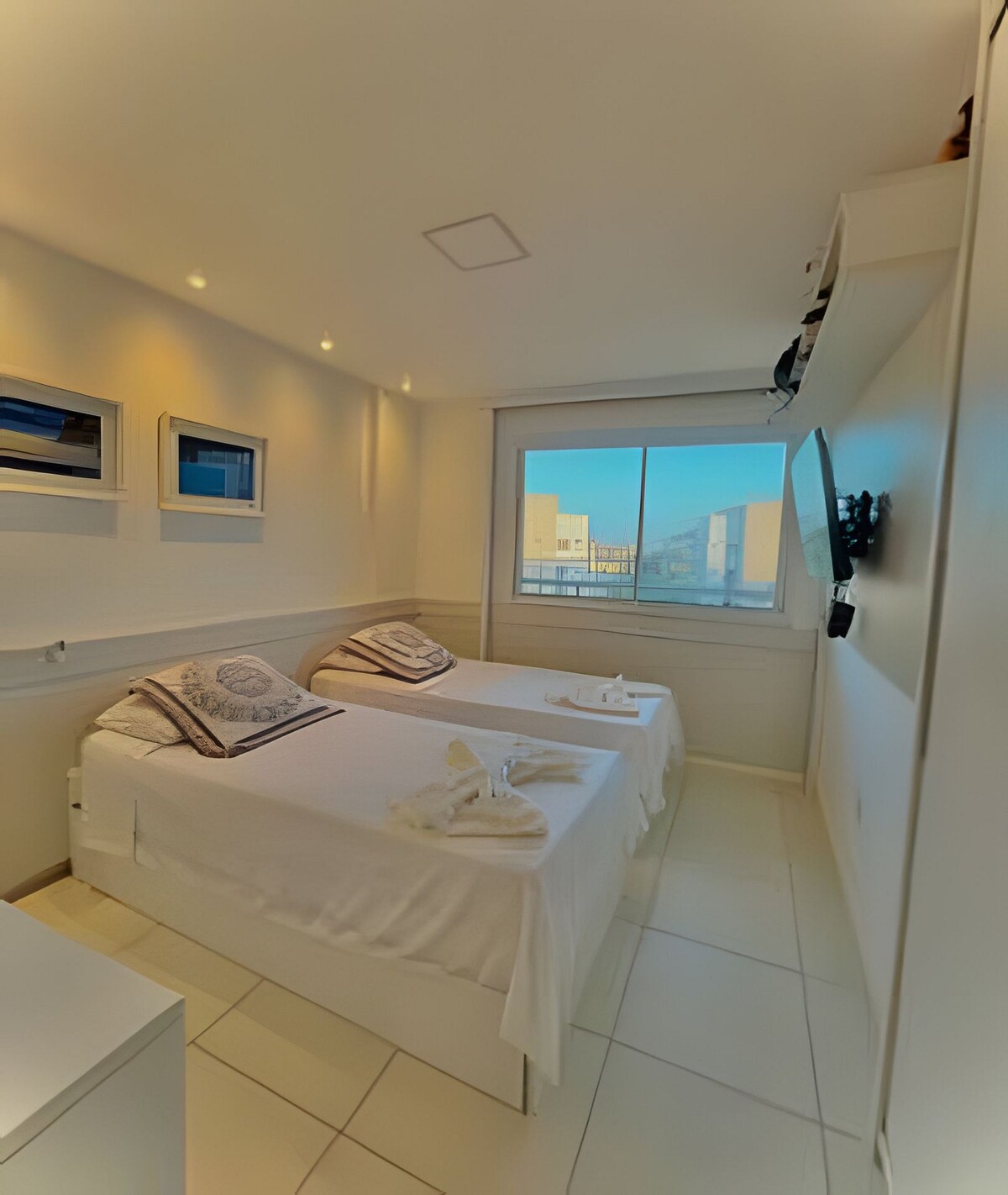 Легло,снимка на цялата стая