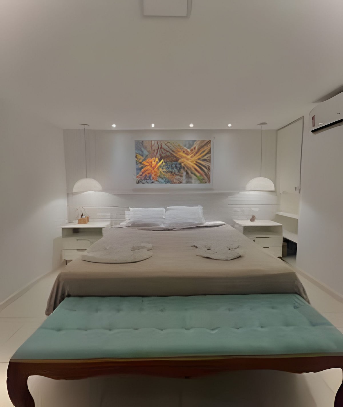 Легло,снимка на цялата стая