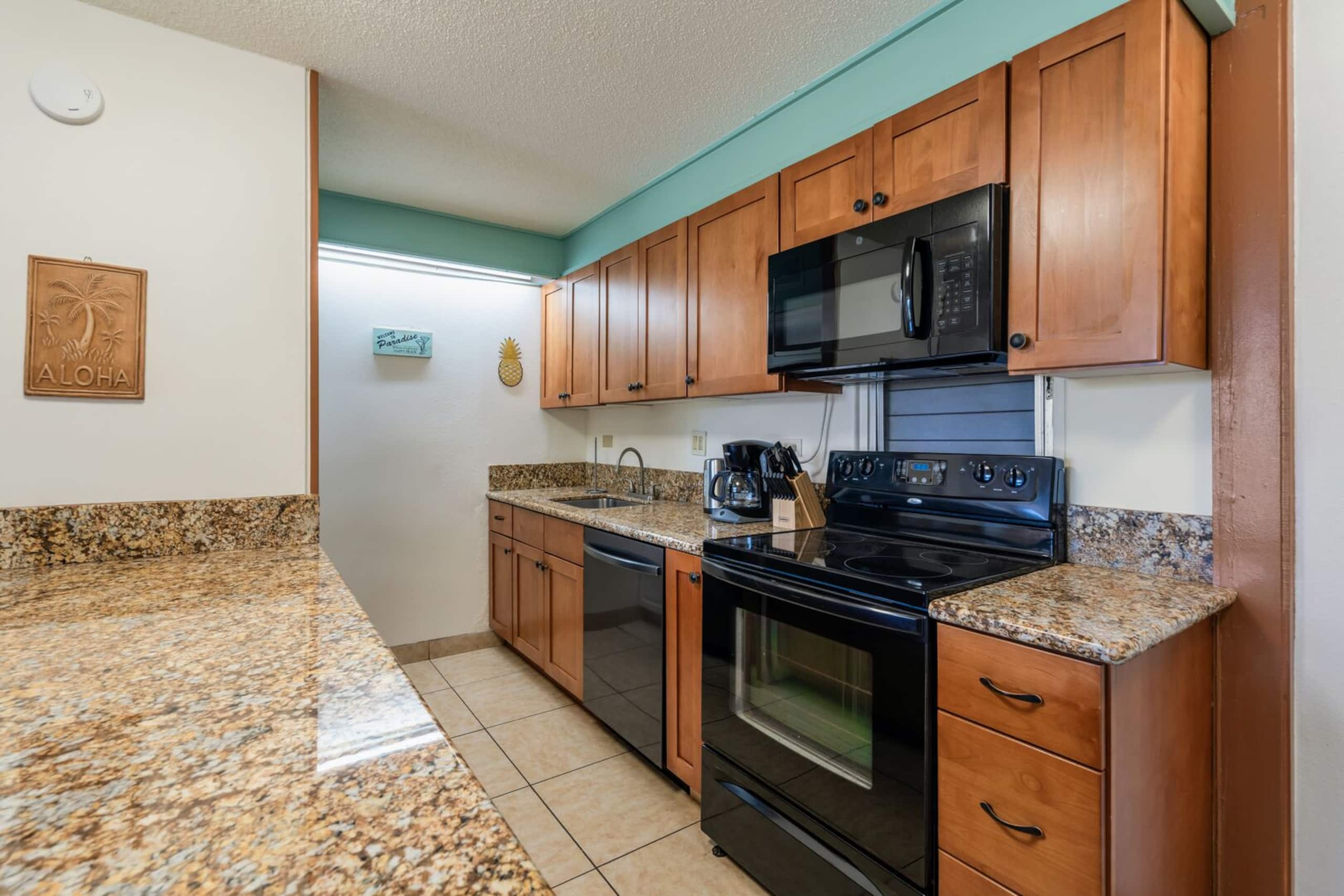 Beach Front 2 bedroom with Garden Views - Image 4
