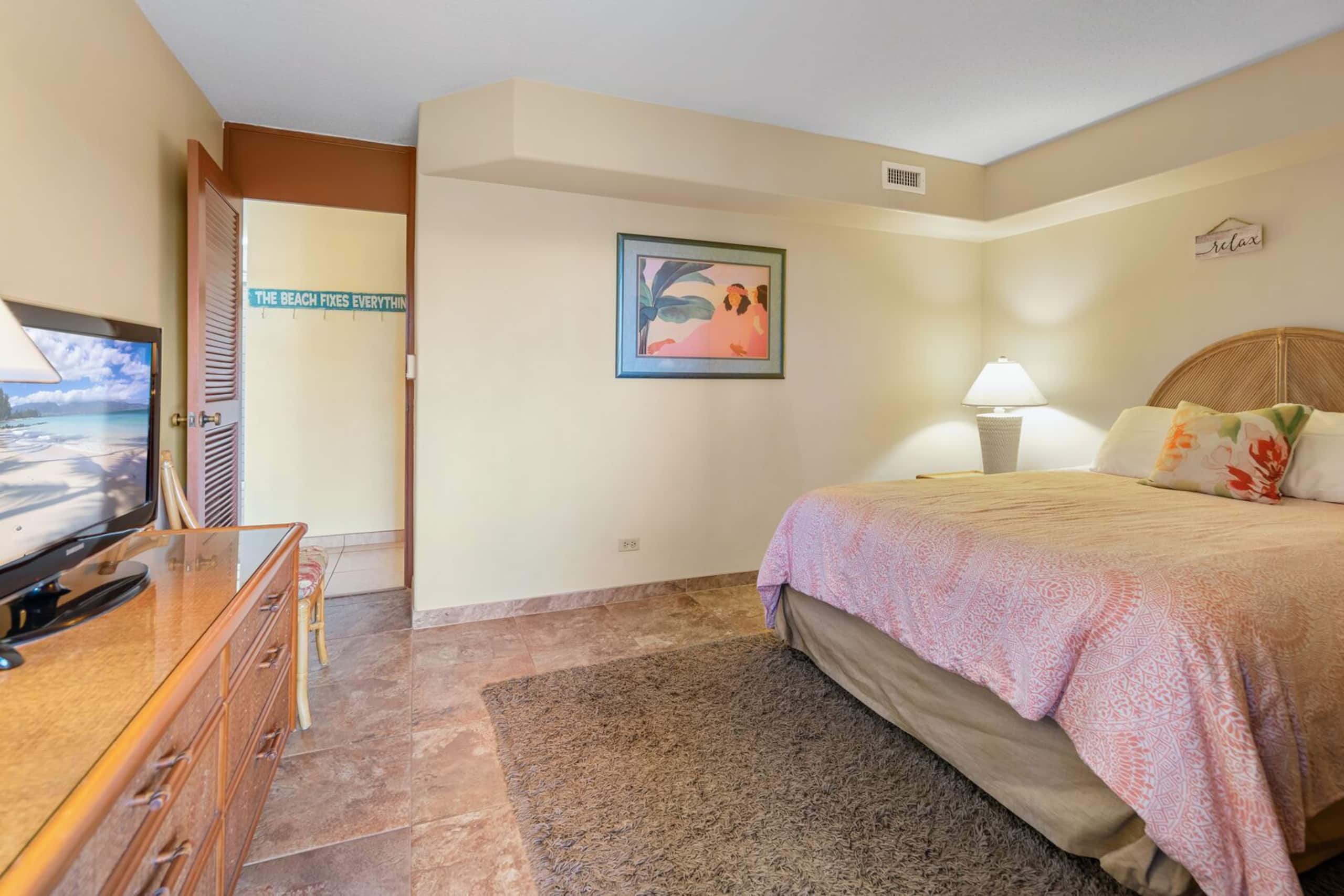 Beach Front 2 bedroom with Garden Views - Image 9