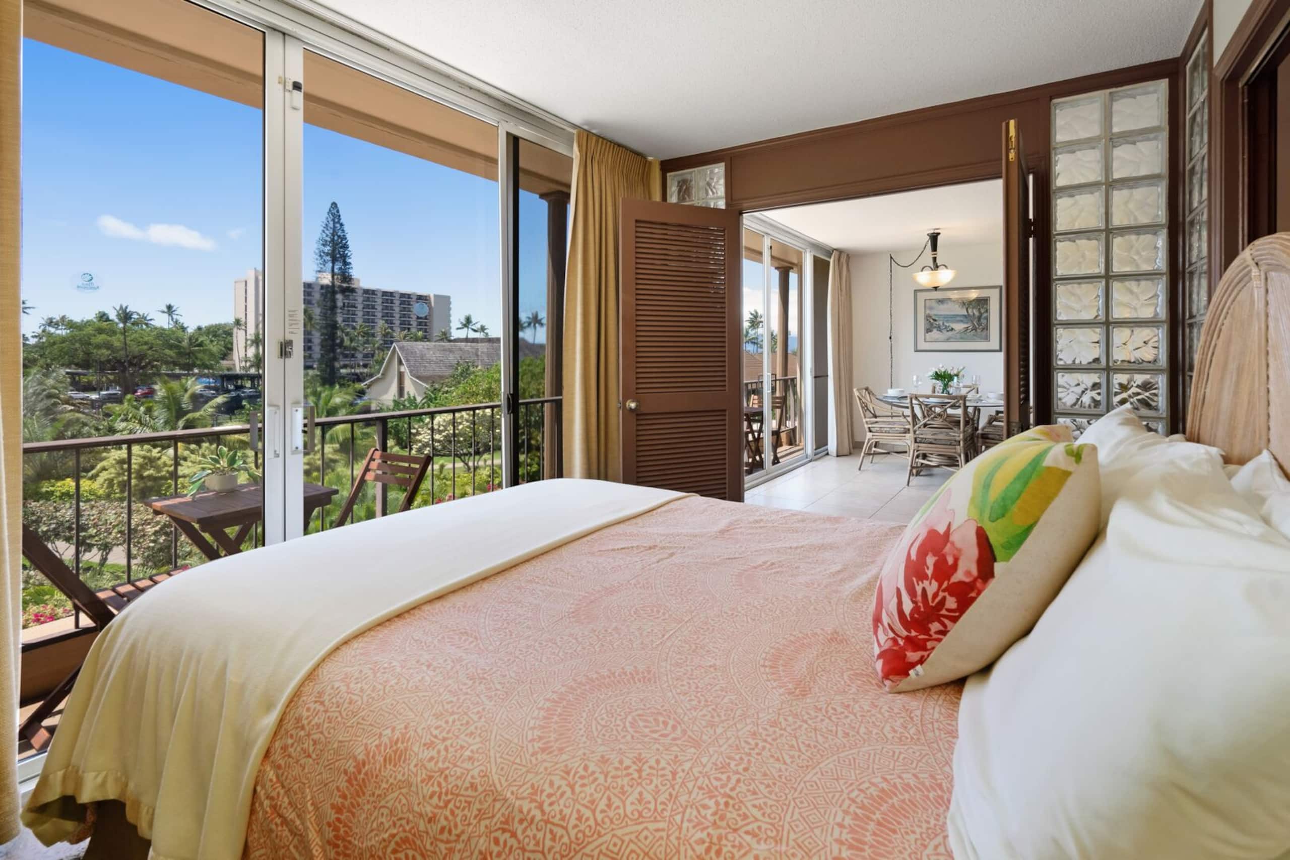 Beach Front 2 bedroom with Garden Views - Image 6