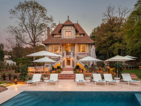 Airbnb performant: Luxury in Villers, padel, heated Pool, Jacuzzi à Villers Sur Mer