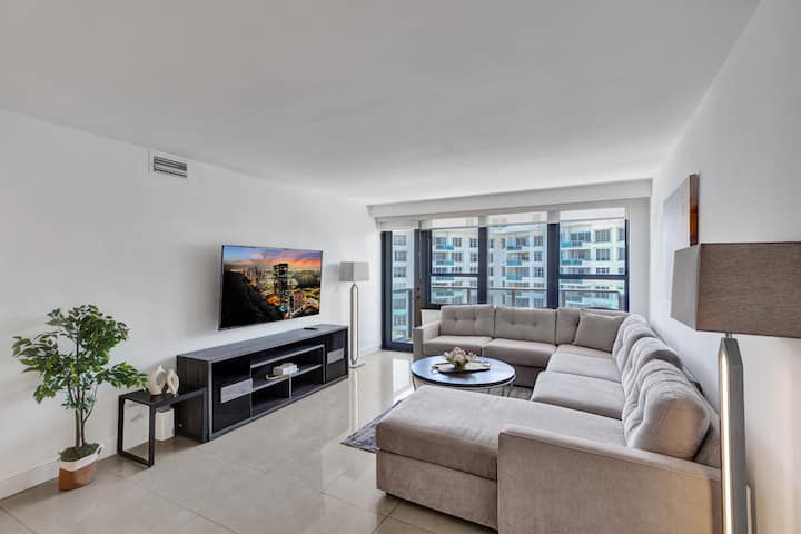 Modern Beach Retreat 2br Pools, Sauna, Gym 1615 - Miami Beach