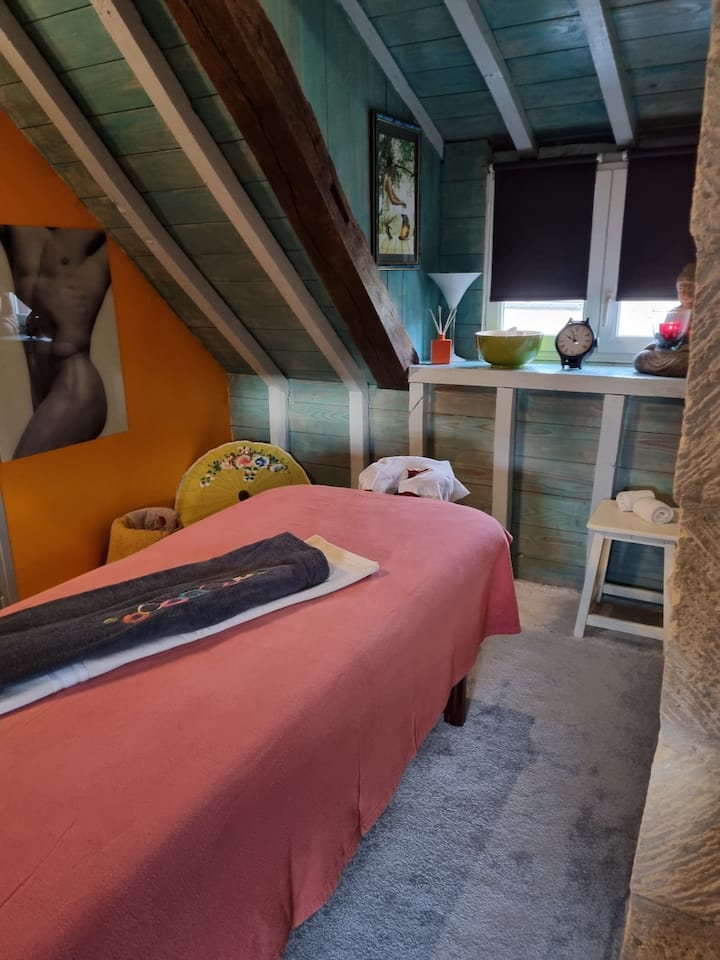 غرفة تدليك حسب الحجز