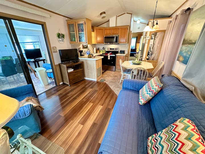 Comfortable And Clean 2 Br 3 Bath Beach Bungalow - Jensen Beach, FL