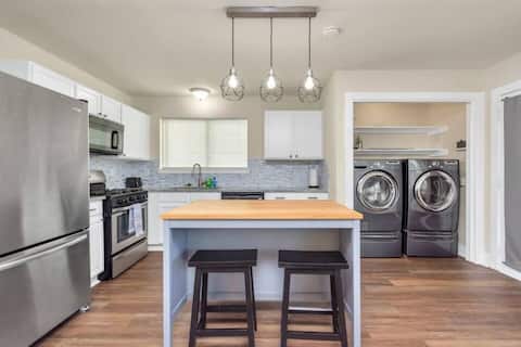Top Airbnb: KING BED SUITE|Mins to MED CEN*Spacious*Fast Wifi in Central Southwest