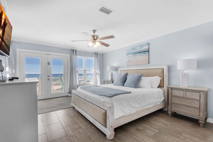 جناح غرفة النوم الرئيسية في الطابق الأول