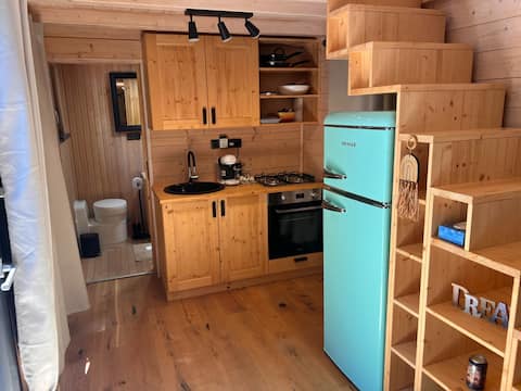 Log Cabin-Deluxe-Ensuite with Shower-Countryside v