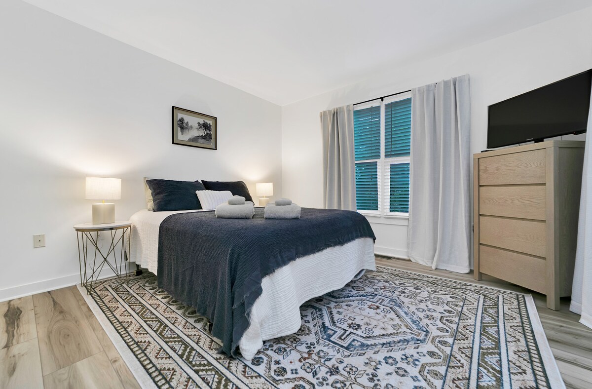 标准双人床卧室