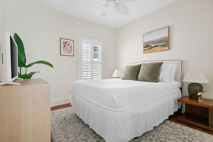 חדר שינה מס '3: מיטת קווין סייז + טלוויזיה