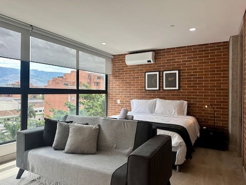 Popular Airbnb listing: Prime location with fast WiFi & AC comfort! 602 in Medellín