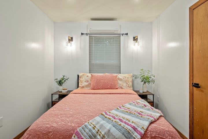El dormitorio 4 cuenta con una cama completa.